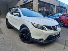 NISSAN QASHQAI 2015 (65) at Priests Ford Chesham